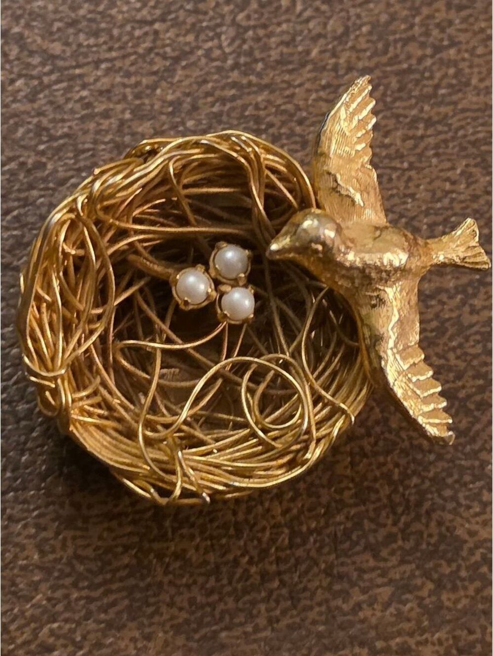 Vintage 1960s Jeanne Gold Tone Bird in Nest Pearl Eggs Brooch Pin